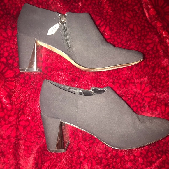 Black Donald J. Pliner Booties Sz. 6.5 - Picture 2 of 7